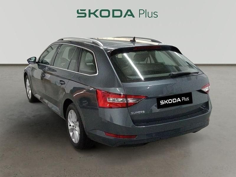 Usado Skoda Superb Ambition 150 CV (110 kW) 2020 Gris Familiar