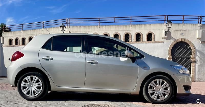 Gris / plata Usado 2008 Toyota Auris Luna Berlina | 5750 € (Precio justo) - Imagen 1/4