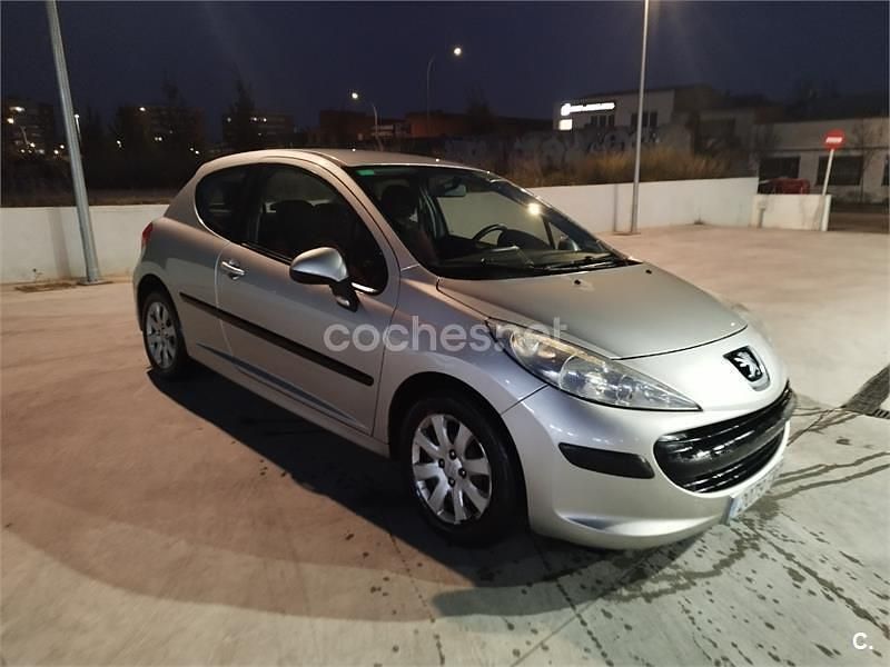 Usado Peugeot 207 70 CV (51 kW) 2007 Gris / plata Berlina