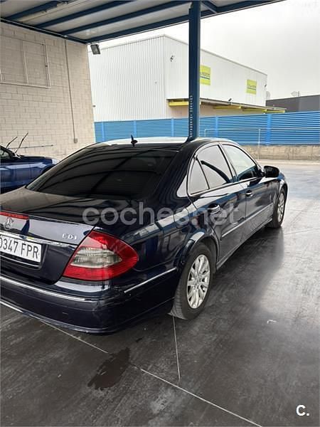 Usado Mercedes E220 Elegance 150 CV (110 kW) 2007 Azul Berlina