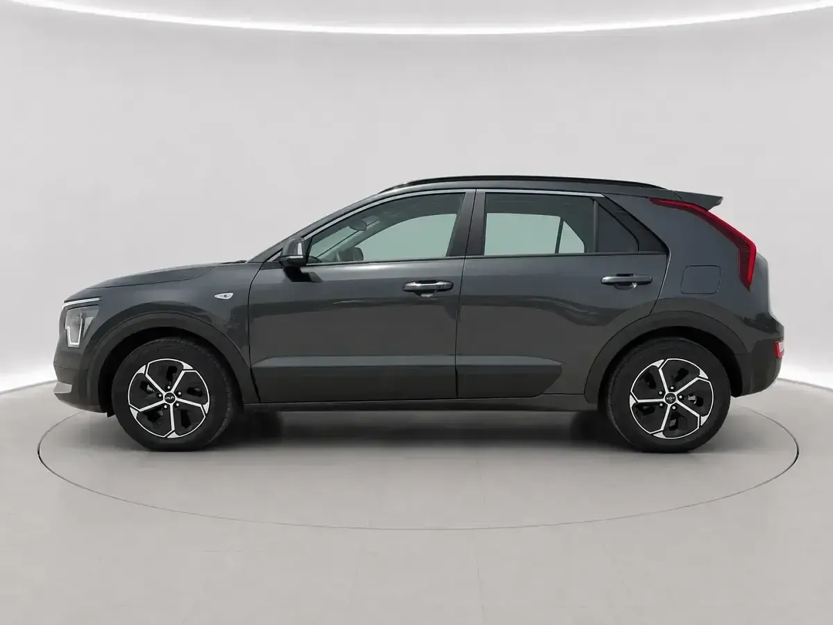 Usado Kia Niro 129 CV (94 kW) 2025 Gris SUV