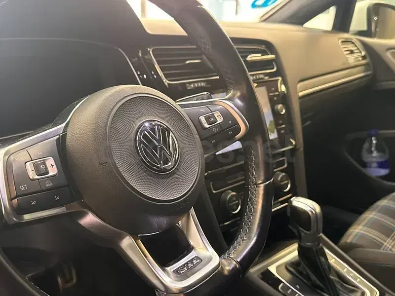 Usado VW Golf VII GTE 204 CV (150 kW) 2018 Blanco Berlina