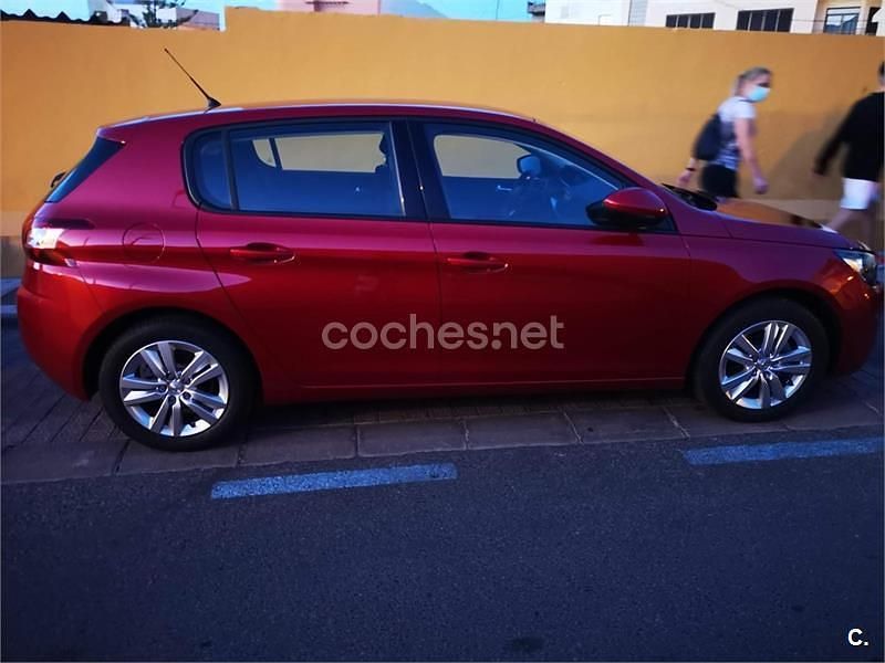 Usado Peugeot 308 Active 130 CV (95 kW) 2016 Rojo Berlina