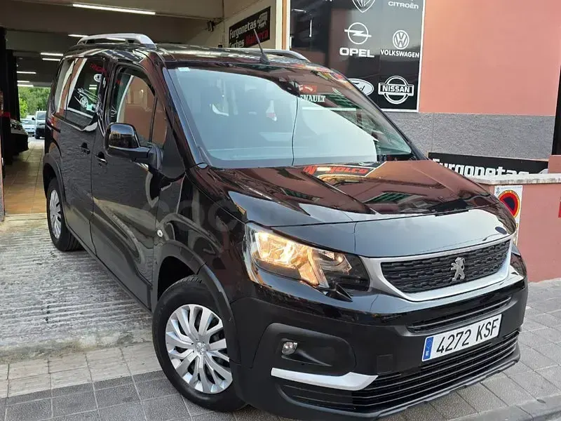 Usado Peugeot Rifter Active 130 CV (95 kW) 2018 Negro Monovolumen