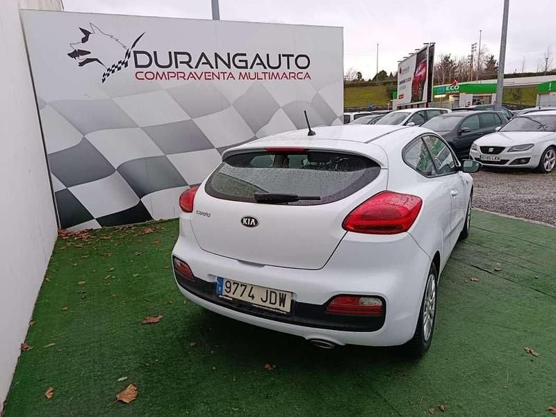 Usado Kia ProCeed 100 CV (73 kW) 2015 Blanco Utilitario