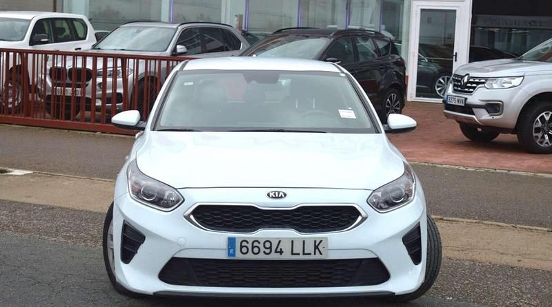 Usado Kia Ceed 101 CV (74 kW) 2021 Blanco Utilitario