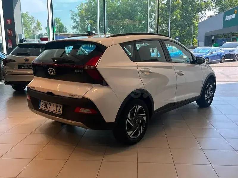 Usado Hyundai Bayon 100 CV (73 kW) 2022 Blanco SUV