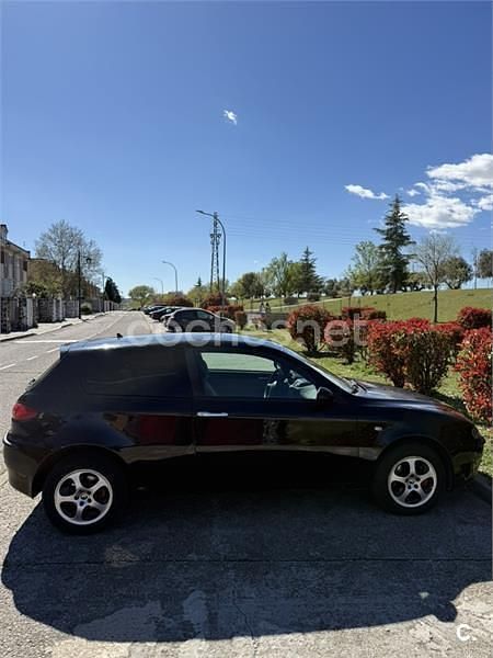 Usado Alfa Romeo 147 Progression 120 CV (88 kW) 2004 Negro Utilitario