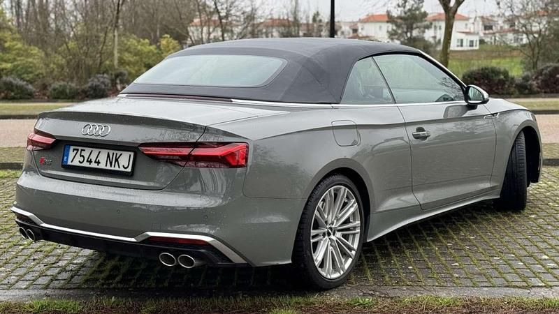 Usado Audi S5 Cabriolet Ambiente 354 CV (260 kW) 2020 Gris Descapotable