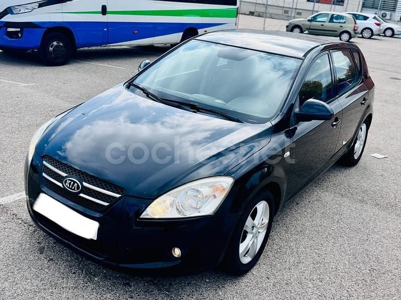 Negro Usado 2007 Kia Ceed Active Berlina | 5999 € (Buen precio) - Imagen 1/4