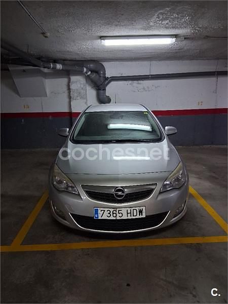 Gris / plata Usado 2011 Opel Astra Enjoy Berlina | 4500 € (Buen precio) - Imagen 1/4
