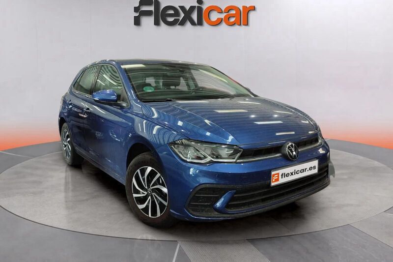 Azul Usado 2024 VW Polo Life Berlina | 17.990 € (Precio justo) - Imagen 1/4