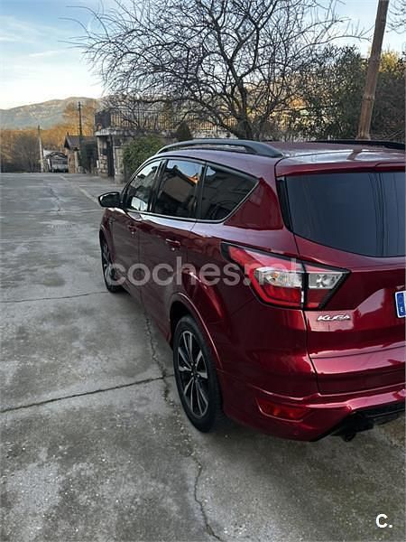 Usado Ford Kuga ST-Line 150 CV (110 kW) 2019 Granate SUV
