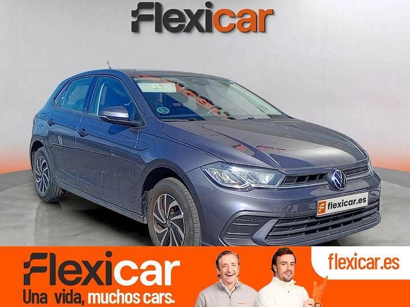 Gris Usado 2024 VW Polo Life Berlina | 19.990 € (Un poco caro) - Imagen 1/4