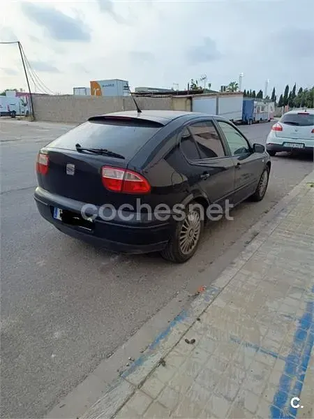 Usado Seat Leon Sport 150 CV (110 kW) 2002 Negro Utilitario