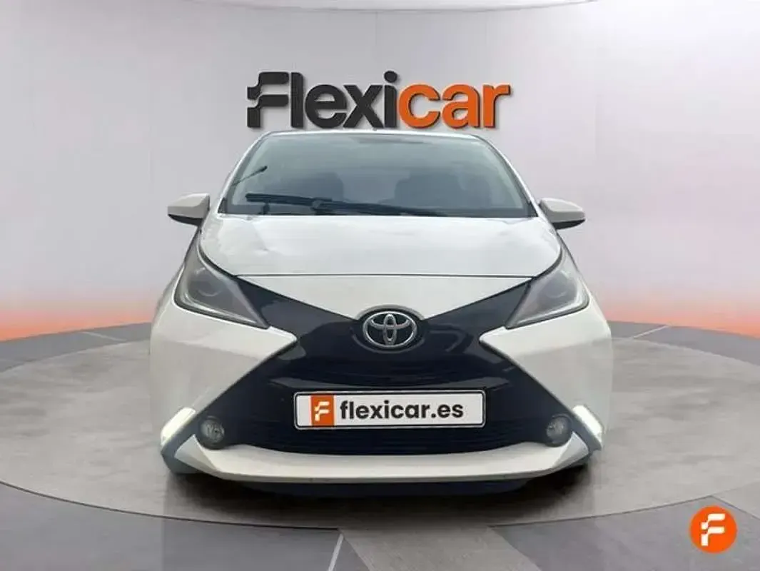 Usado Toyota Aygo X-cite 72 CV (52 kW) 2018 Blanco Utilitario