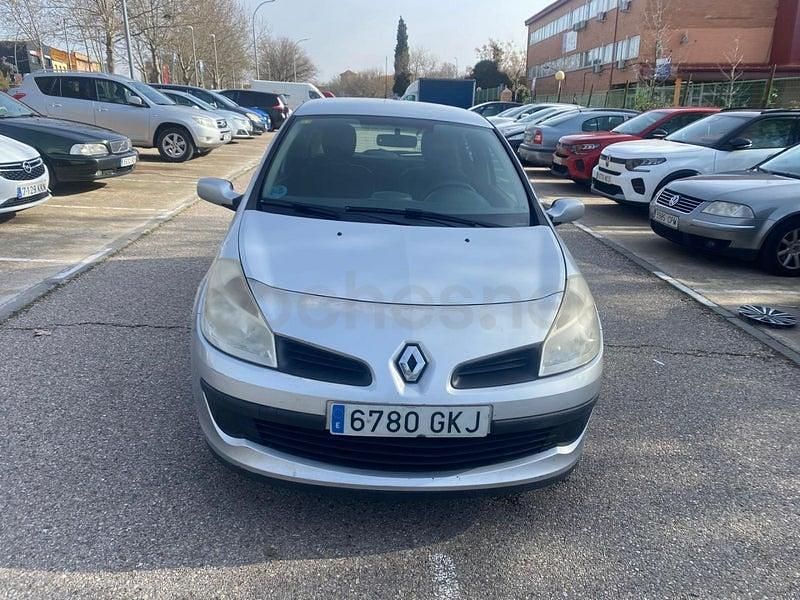 Usado Renault Clio II Campus 75 CV (55 kW) 2009 Gris / plata Berlina