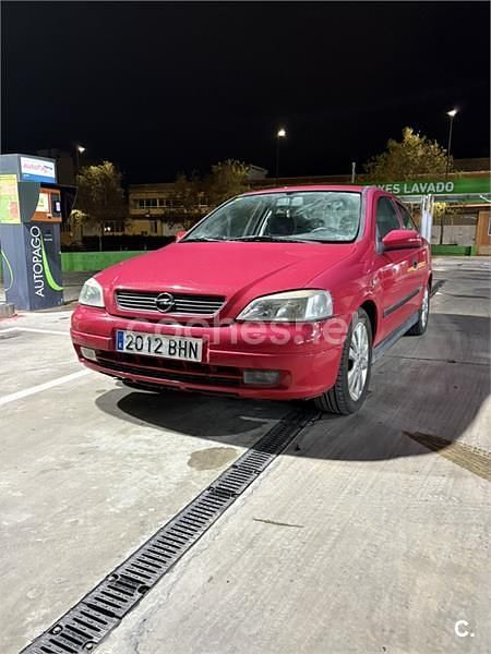 Usado Opel Astra Comfort 100 CV (73 kW) 2001 Rojo Berlina