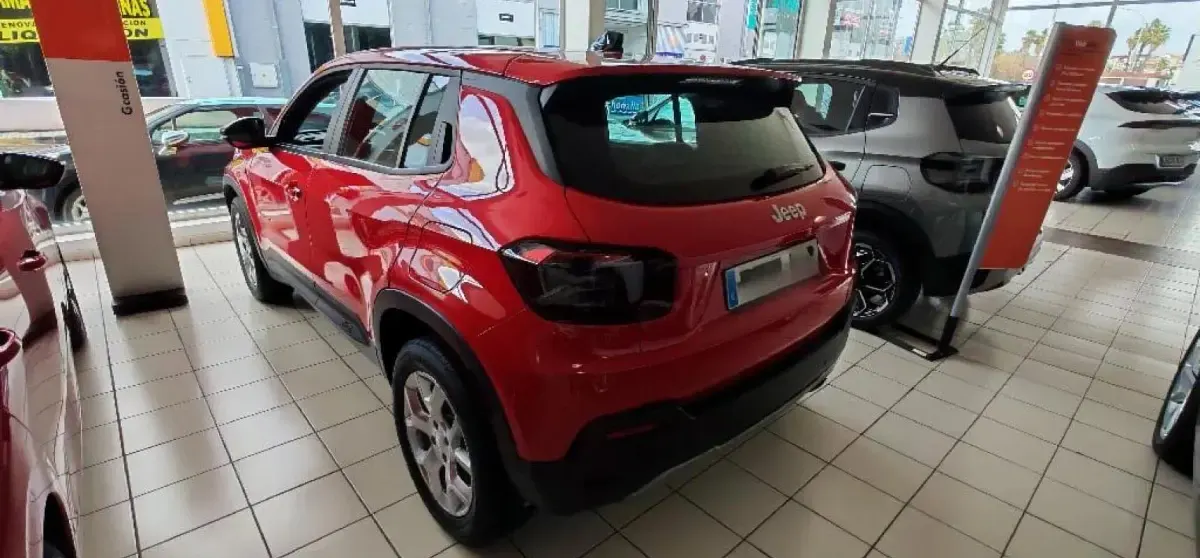 Usado Jeep Avenger Altitude 101 CV (74 kW) 2024 Rojo SUV