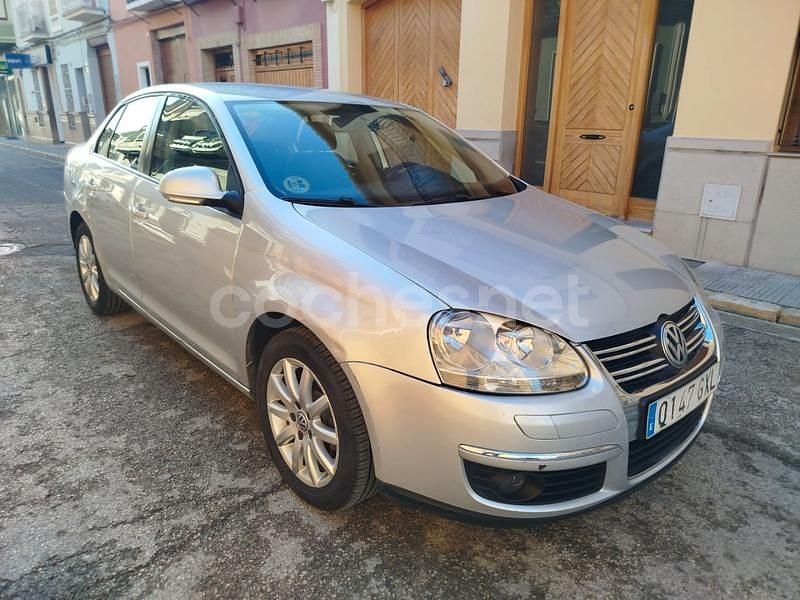 Gris / plata Usado 2009 VW Jetta Highline Berlina | 3999 € (Super precio) - Imagen 1/4