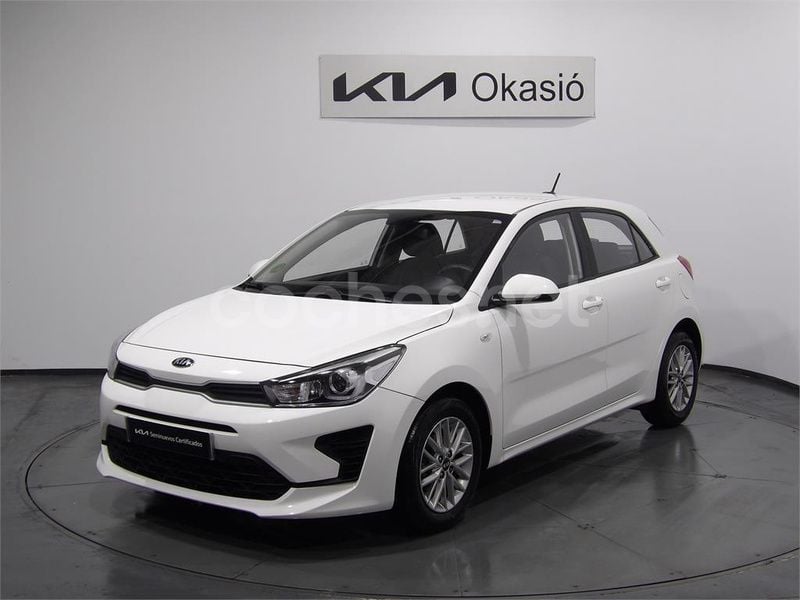 Blanco Usado 2021 Kia Rio Berlina | 14.890 € (Un poco caro) - Imagen 1/4