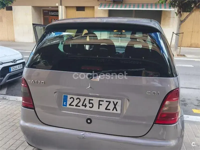 Usado Mercedes A170 Elegance 90 CV (66 kW) 2000 Gris / plata Monovolumen