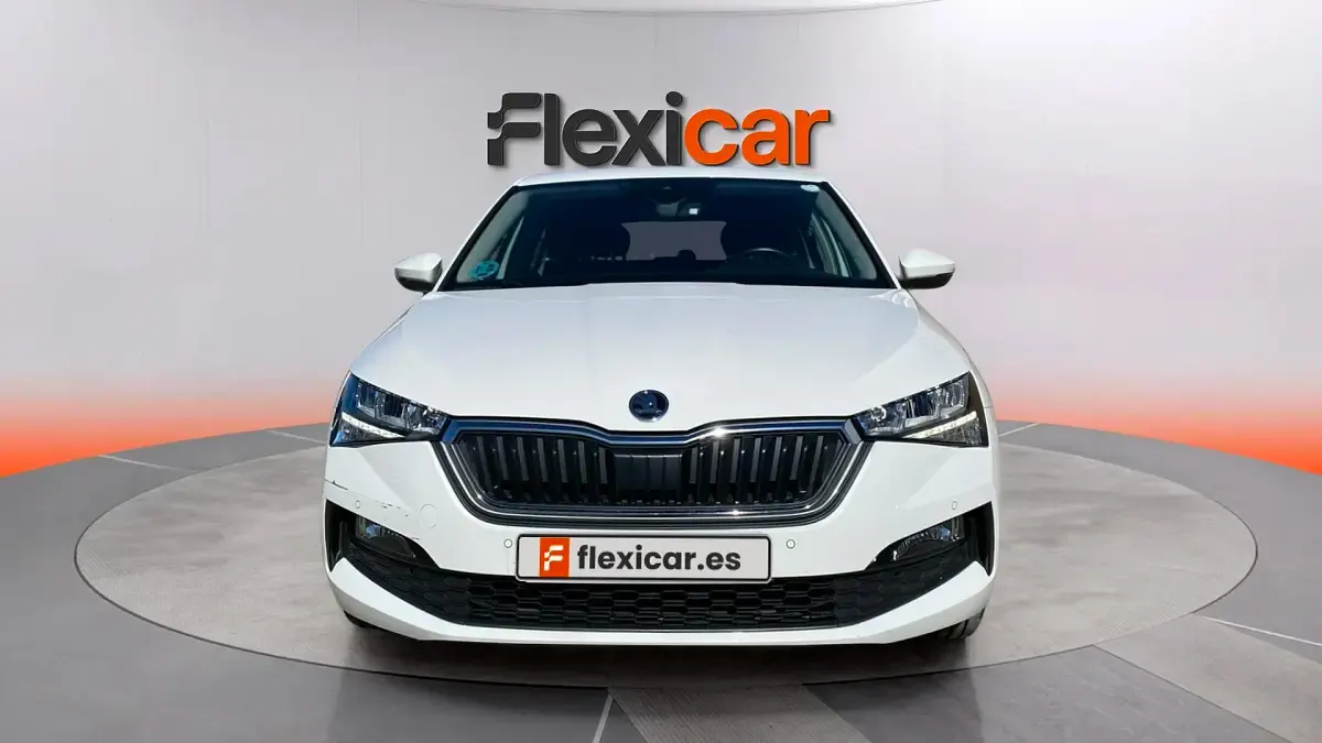 Usado Skoda Scala 110 CV (80 kW) 2022 Blanco Utilitario