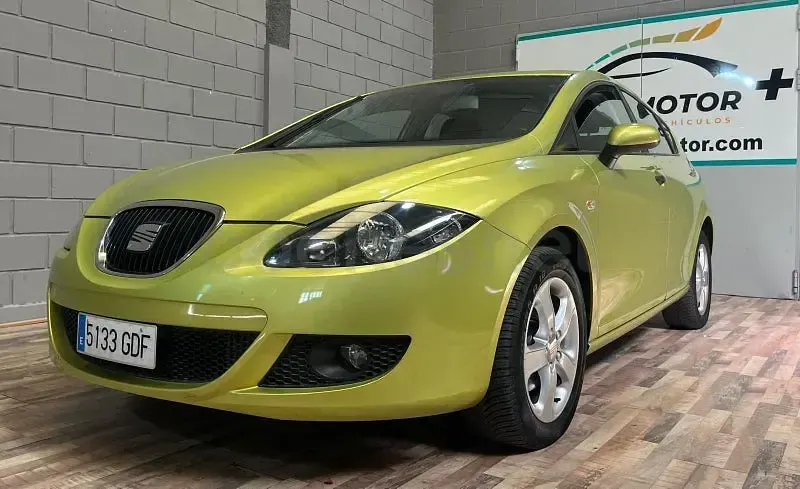 Usado Seat Leon Stylance 105 CV (77 kW) 2008 Verde Utilitario