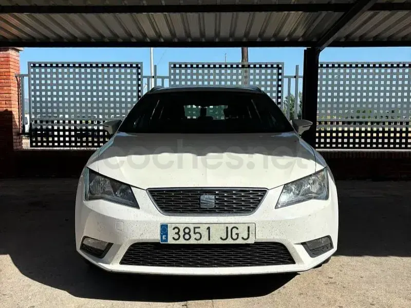Usado Seat Leon 4Drive 105 CV (77 kW) 2015 Blanco Familiar