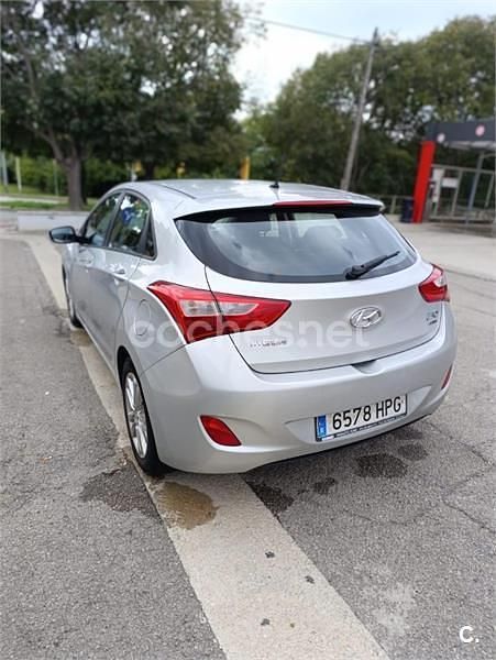 Usado Hyundai i30 110 CV (80 kW) 2013 Gris / plata Berlina
