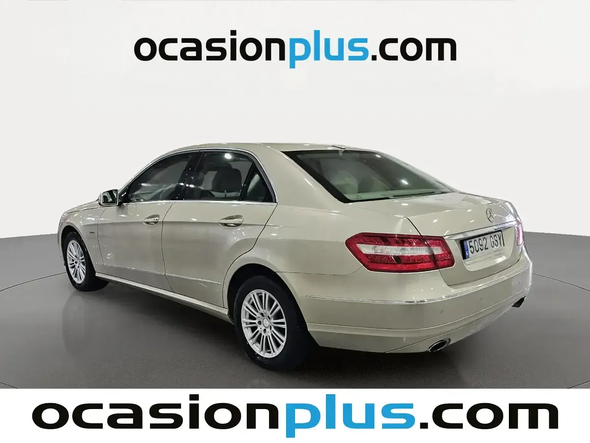 Usado Mercedes E350 Elegance 292 CV (214 kW) 2010 Beige Berlina