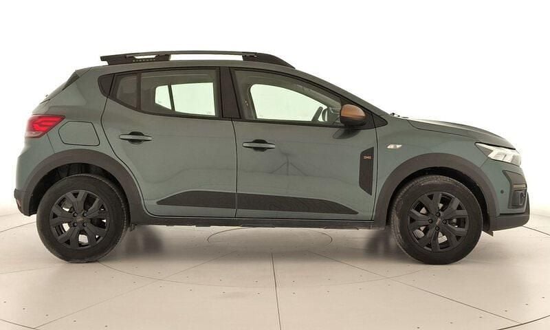 Usado Dacia Sandero Extreme 100 CV (73 kW) 2025 Verde Berlina