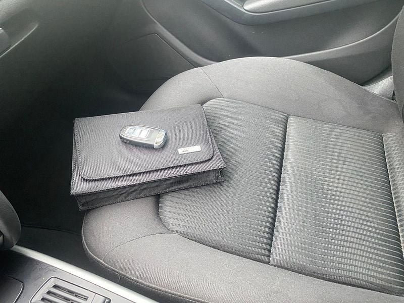 Usado Audi A4 143 CV (105 kW) 2010 Negro Familiar