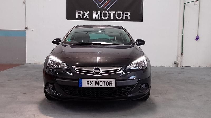 Usado Opel Astra GTC Innovation 140 CV (102 kW) 2011 Negro Utilitario