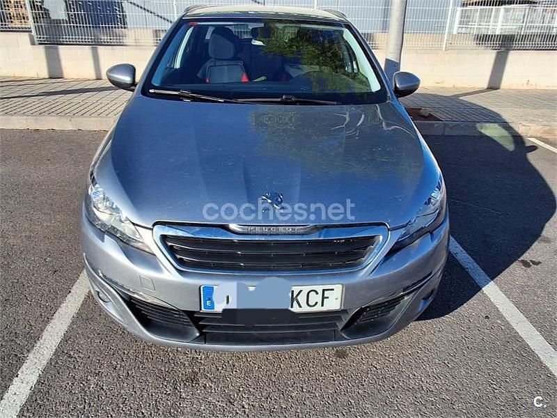 Usado Peugeot 308 SW Style 120 CV (88 kW) 2019 Gris / plata Familiar