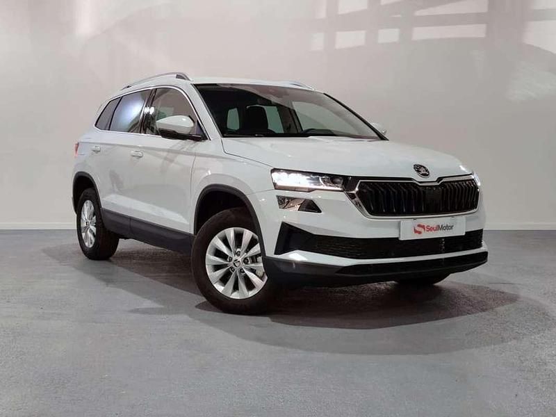 Usado Skoda Karoq Ambition 150 CV (110 kW) 2023 Blanco SUV