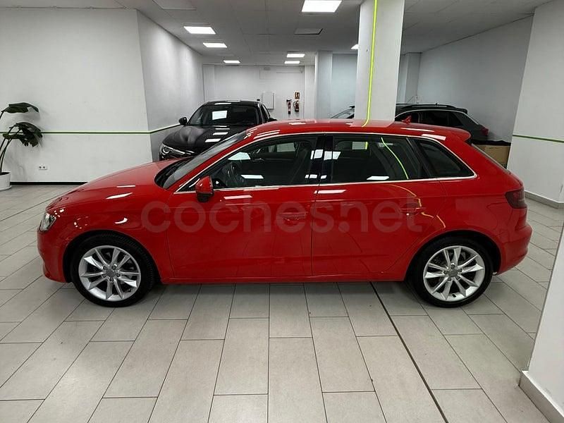 Usado Audi A3 Attraction 150 CV (110 kW) 2015 Rojo Berlina