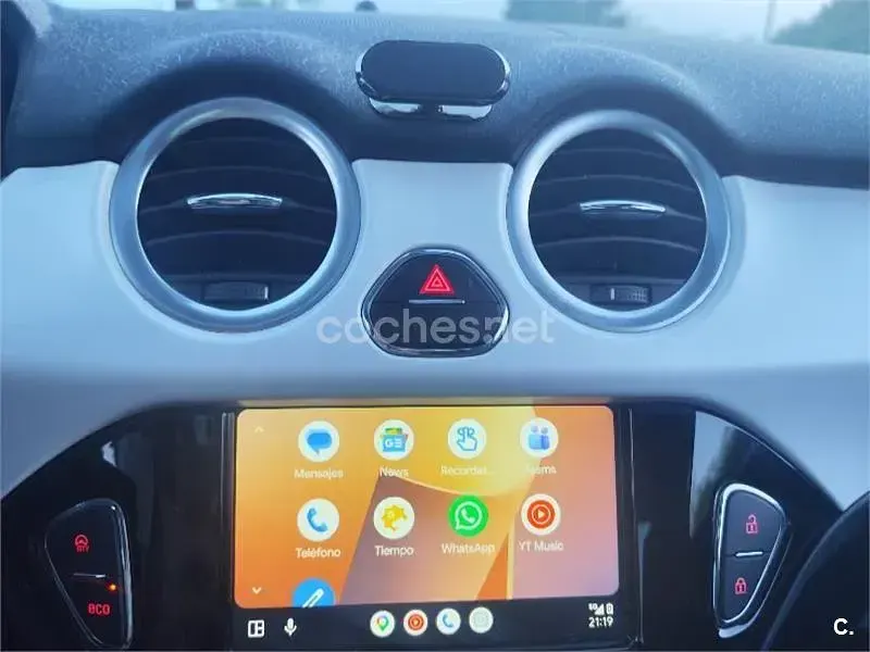 Usado Opel Adam Rocks 87 CV (63 kW) 2017 Violeta / lila Utilitario