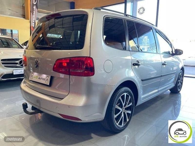 Usado VW Touran Edition 105 CV (77 kW) 2014 Plateado Monovolumen