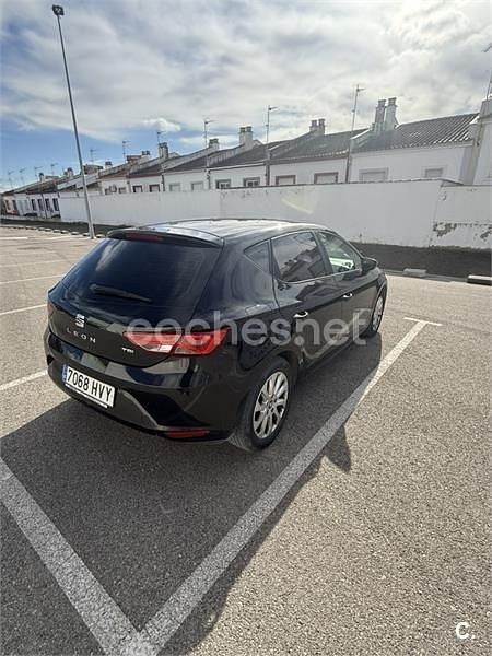 Usado Seat Leon Style 105 CV (77 kW) 2014 Negro Berlina