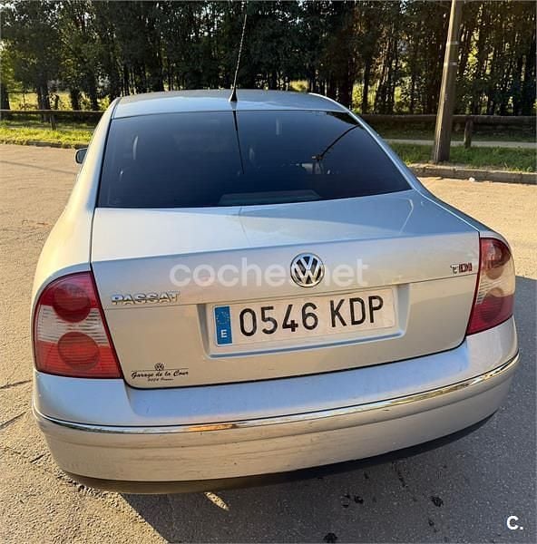 Usado VW Passat Trendline 130 CV (95 kW) 2002 Gris / plata Berlina