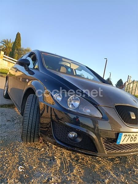 Usado Seat Leon Ecomotive 105 CV (77 kW) 2009 Negro Berlina