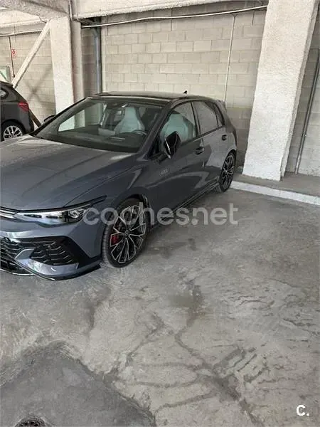 Usado VW Golf VIII GTI Clubsport 301 CV (221 kW) 2025 Gris / plata Berlina