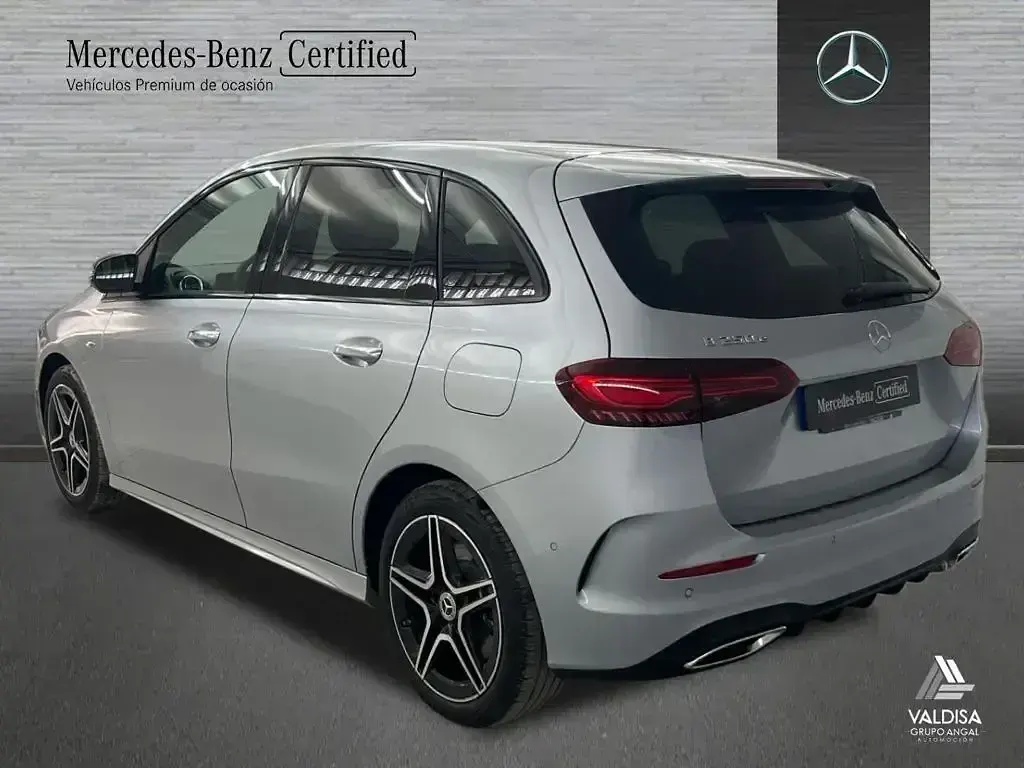 Usado Mercedes B250e 218 CV (160 kW) 2025 Gris Monovolumen