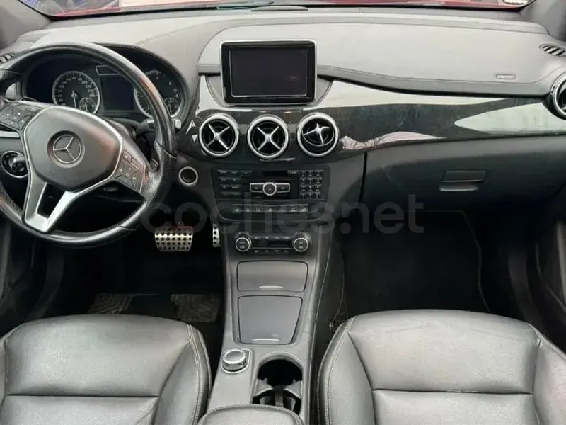 Usado Mercedes B220 AMG line 177 CV (130 kW) 2014 Rojo Utilitario