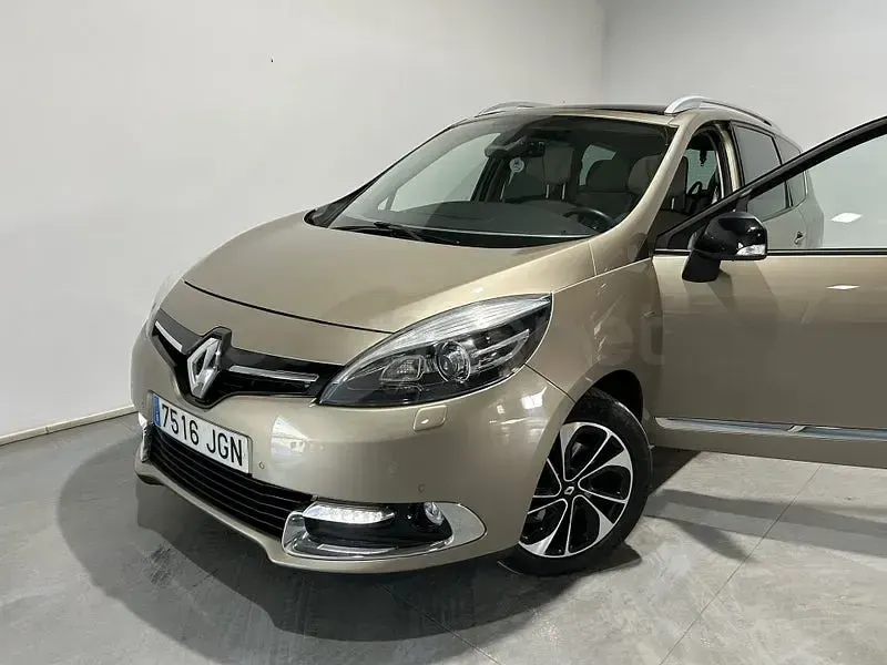 Usado Renault Grand Scénic Bose Edition 130 CV (95 kW) 2015 Beige Monovolumen