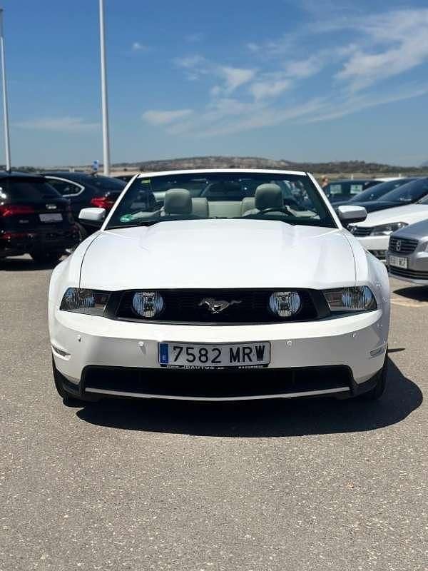 Usado Ford Mustang 305 CV (224 kW) 2012 Blanco Descapotable