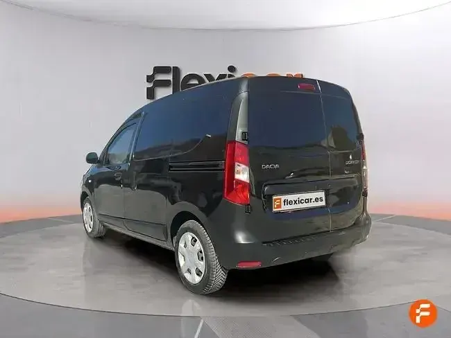 Usado Dacia Dokker Essentiel 95 CV (69 kW) 2020 Negro Monovolumen
