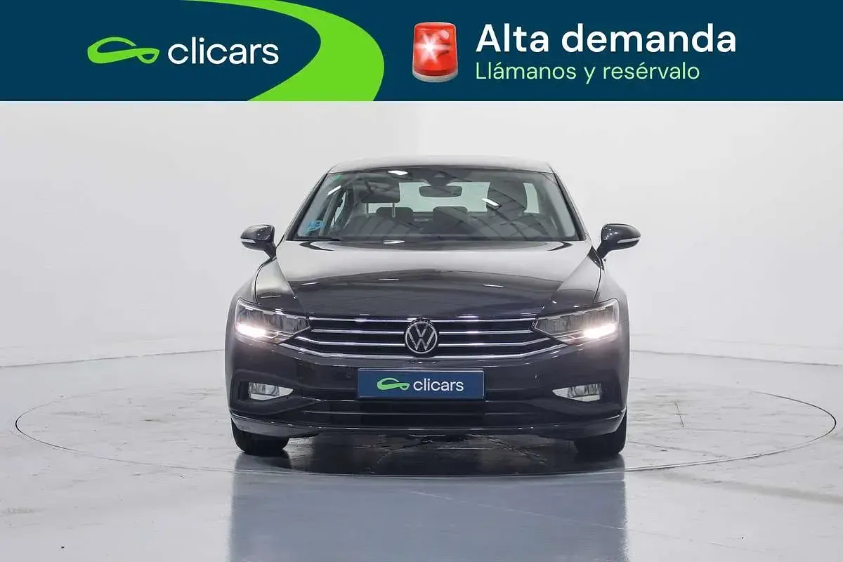 Usado VW Passat Business 122 CV (89 kW) 2022 Gris Familiar