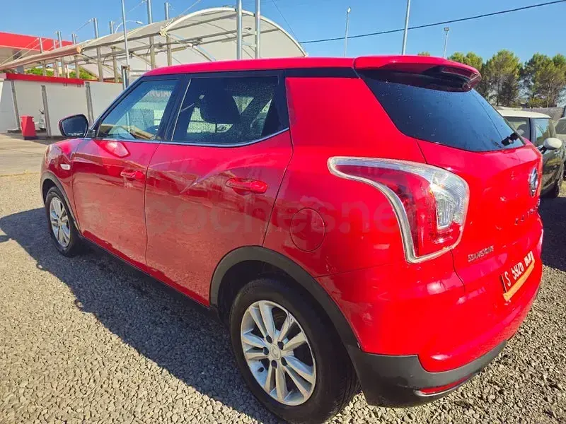 Usado SsangYong Tivoli 115 CV (84 kW) 2016 Rojo SUV